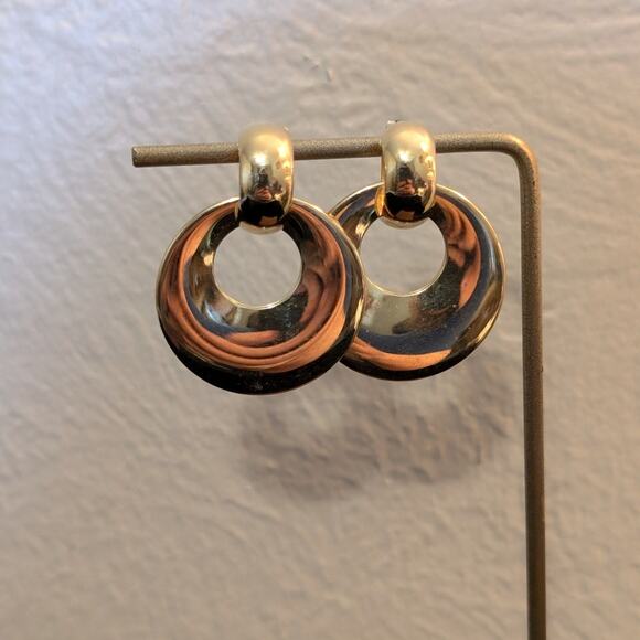 Vintage 80s High Polished Gold Tone Door Knocker Hoop Post Earrings - Picture 4 of 5